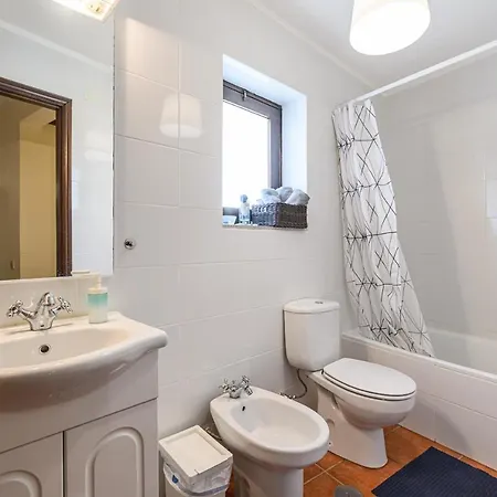 T4 House With Outdoor Pool And Wonderful Views